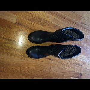 GUESS women’s black boot